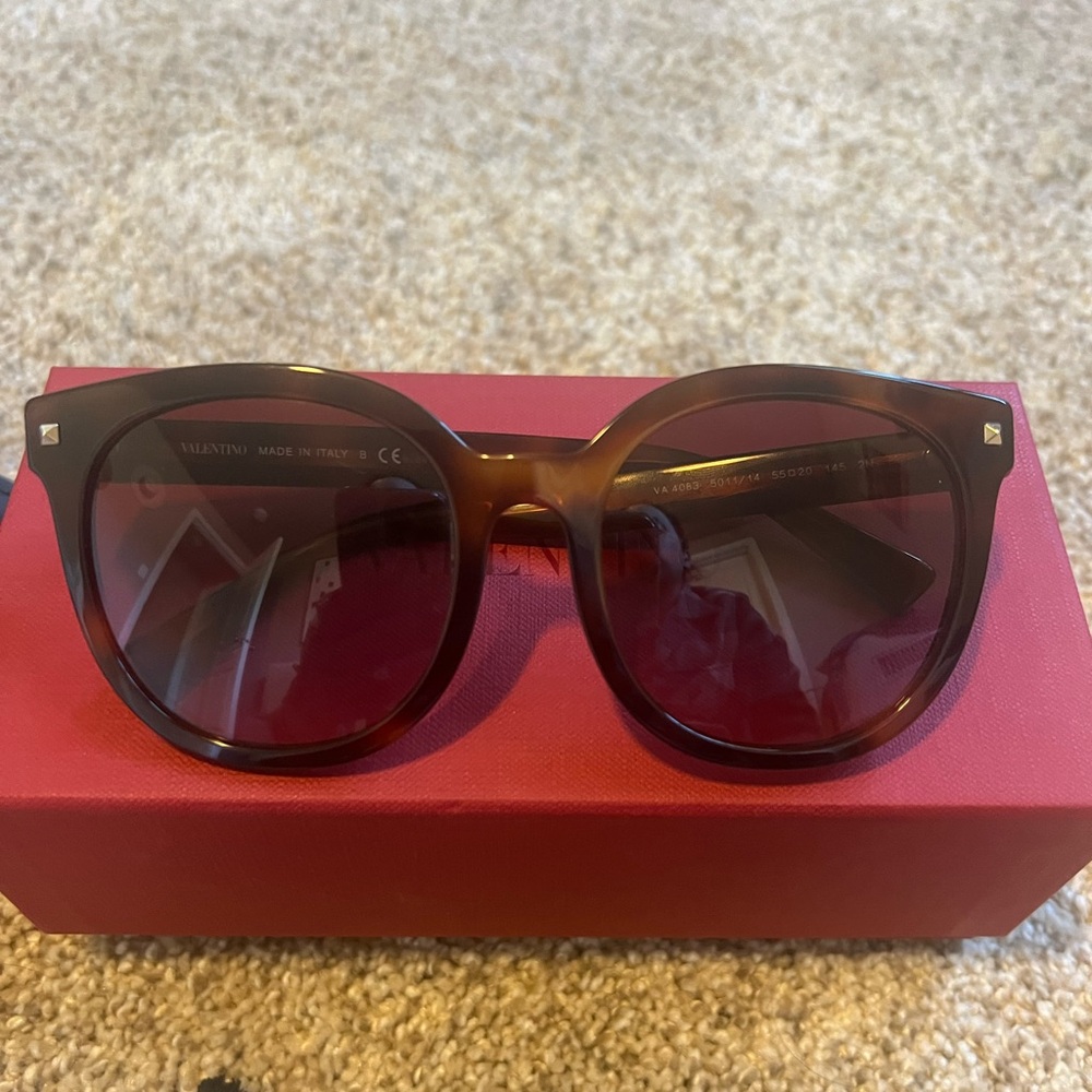 Valentino Rockstud Sunglasses VA 4083 in brown tortoiseshell